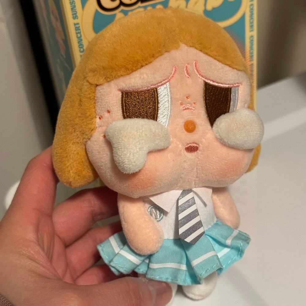 Beige Blue Sunset Concert Crybaby with box